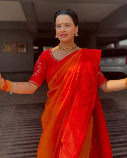 Prajakta Gaikwad shares pictures in Red Nauvaari Saree a Marathmola look