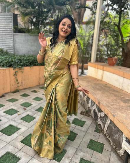 Tharla Tar Mag Fame Actress monika Dabade shares shares pictures of Dohale Jevan in golden saree on social media