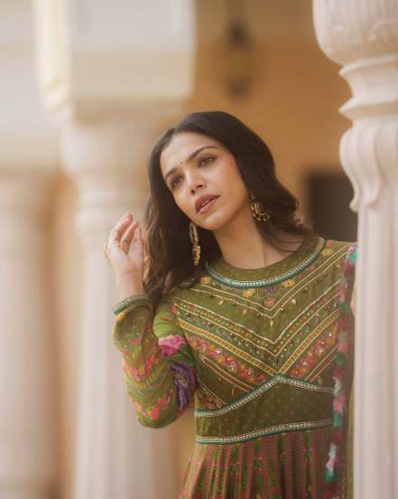 Shriya Pilgaonkar shares alluring pictures in Mehendi Color Anarkali Suit on social media