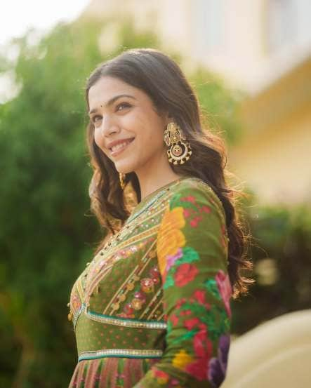 Shriya Pilgaonkar shares alluring pictures in Mehendi Color Anarkali Suit on social media