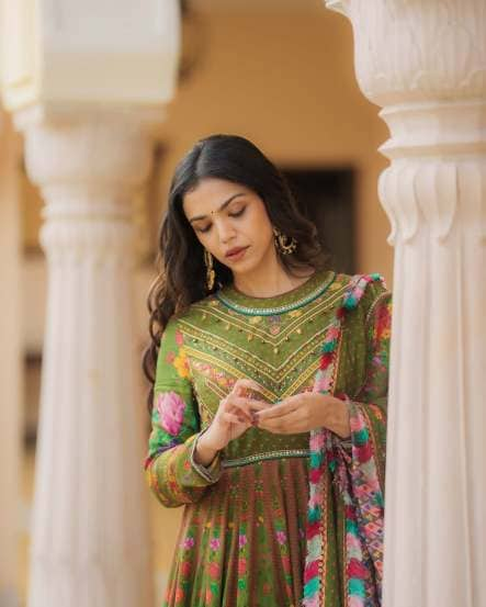 Shriya Pilgaonkar shares alluring pictures in Mehendi Color Anarkali Suit on social media