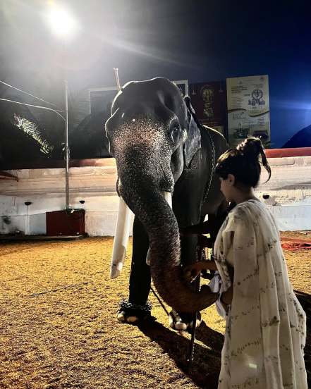 Bollywood Star Janhvi Kapoor shares pictures from Kerala trip on social media in white saree