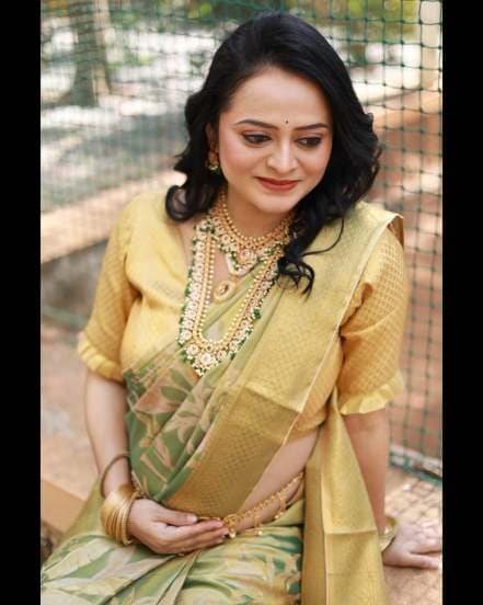 Tharla Tar Mag Fame Actress monika Dabade shares shares pictures of Dohale Jevan in golden saree on social media