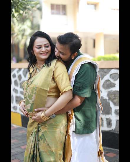 Tharla Tar Mag Fame Actress monika Dabade shares shares pictures of Dohale Jevan in golden saree on social media