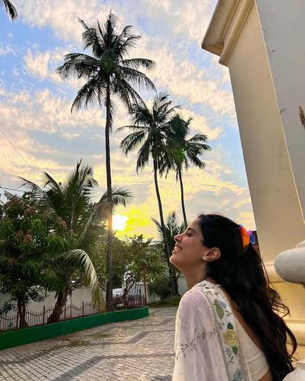 Bollywood Star Janhvi Kapoor shares pictures from Kerala trip on social media in white saree