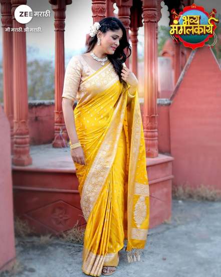 Akshaya Mahesh Traditional Glamorous look for Laxmi Niwas Bhavya Mangal Sohala Janhavi's Haldi ceremony 