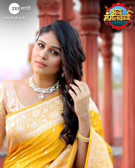 Akshaya Mahesh Traditional Glamorous look for Laxmi Niwas Bhavya Mangal Sohala Janhavi's Haldi ceremony