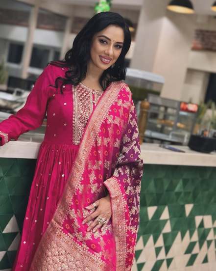 Anupama Fame actress Rupali Ganguly shares pictures on the eve of new year in pink dress