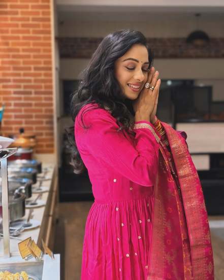 Anupama Fame actress Rupali Ganguly shares pictures on the eve of new year in pink dress