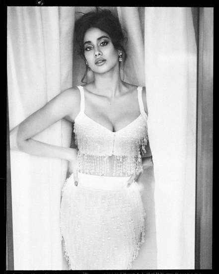 Bollywood actress Janhvi Kapoor shares pictures in white dress has the beauty of Sridevi