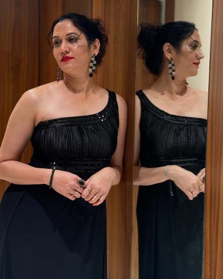 Samidha Guru shares pictures on social media in black one piece dress on the eve of new year