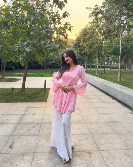 Anushka Sen Shares pictures on social media in pink chikankari kurta with elegance 