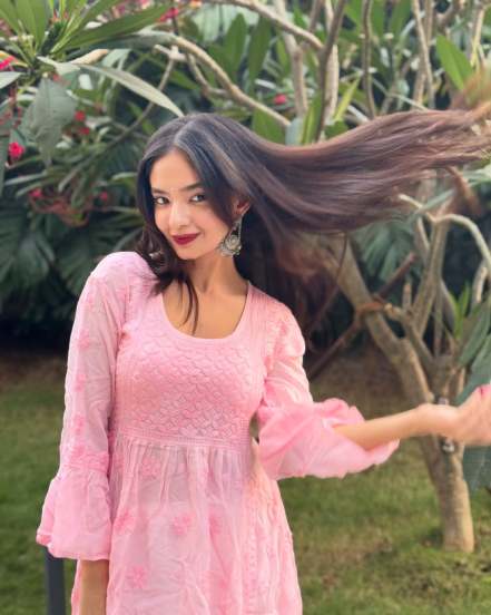 Anushka Sen Shares pictures on social media in pink chikankari kurta with elegance 