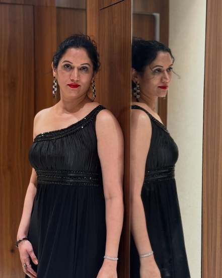 Samidha Guru shares pictures on social media in black one piece dress on the eve of new year