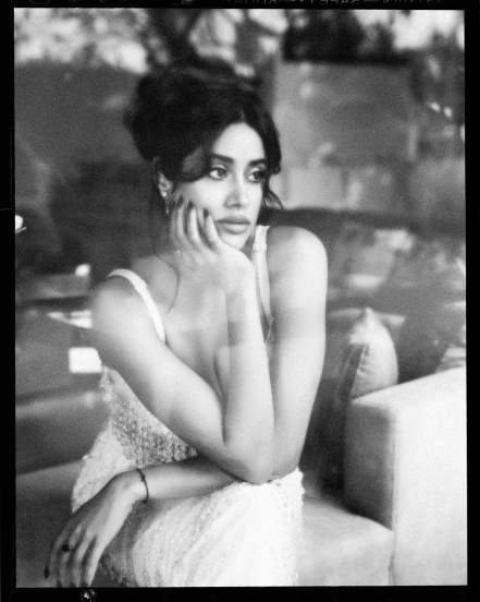 Bollywood actress Janhvi Kapoor shares pictures in white dress has the beauty of Sridevi