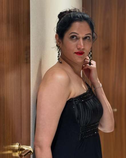 Samidha Guru shares pictures on social media in black one piece dress on the eve of new year