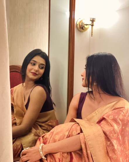 Shivani Mundhekar shares saree beauty traditional look on social media