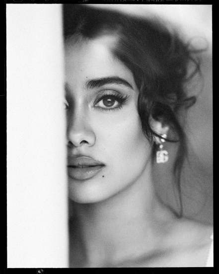 Bollywood actress Janhvi Kapoor shares pictures in white dress has the beauty of Sridevi