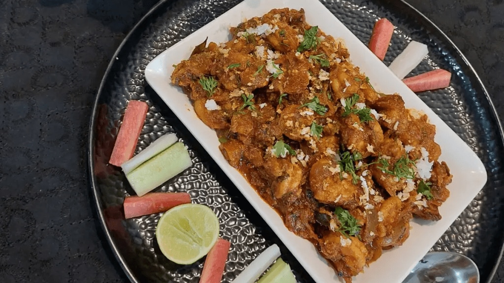 Tawa Prawn Masala Recipe In Marathi)