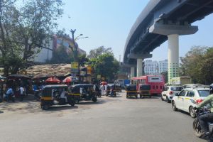 area around Teen Hat Naka gripped by traffic jam due to illegal constructions and metro project works