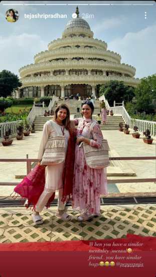 Marathi actress tejashri pradhan visit sri sri ravi shankar asharam after exit premachi goshta