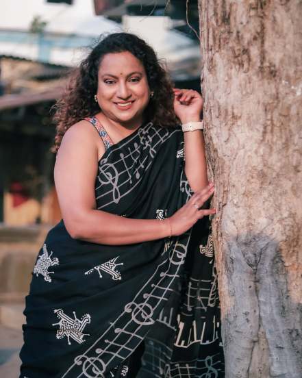 Trupti Akkalwar Black Cotton Saree Look