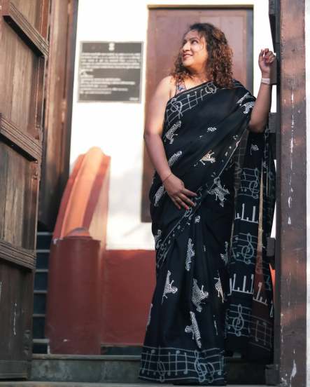 Trupti Akkalwar Black Cotton Saree Look