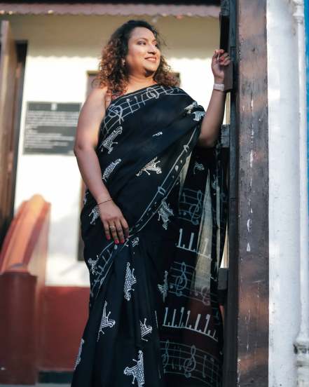 Trupti Akkalwar Black Cotton Saree Look