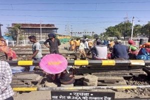 Akola Railway gate, Railway gate closed, Akola ,