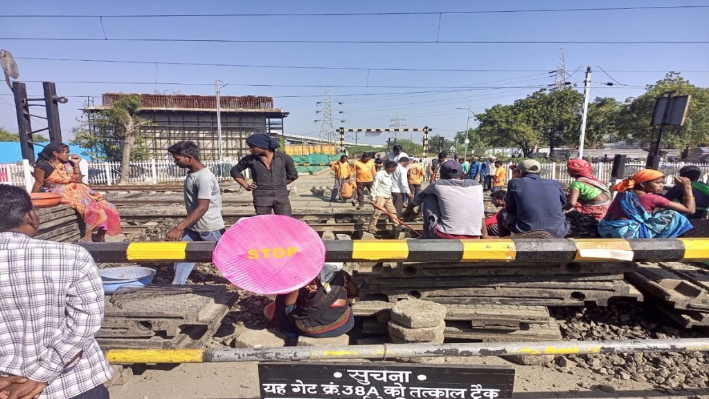 Akola Railway gate, Railway gate closed, Akola ,