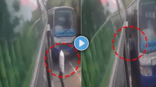 Accident of a man caught between two buses and crushed terrfying video viral on social media