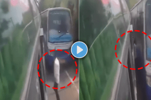 Accident of a man caught between two buses and crushed terrfying video viral on social media