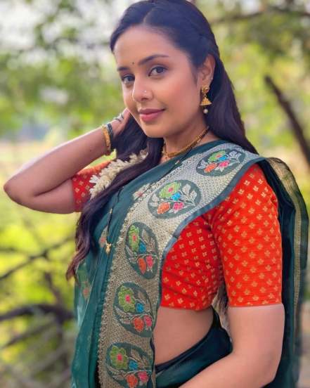 tula shikvin changalach dhada fame akshara aka shivani rangole asked netizens