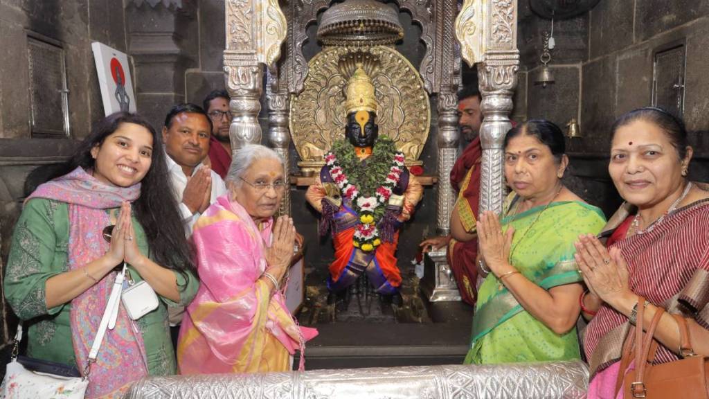 Ashatai Pawar Ajit Pawar mother At Pandharpur