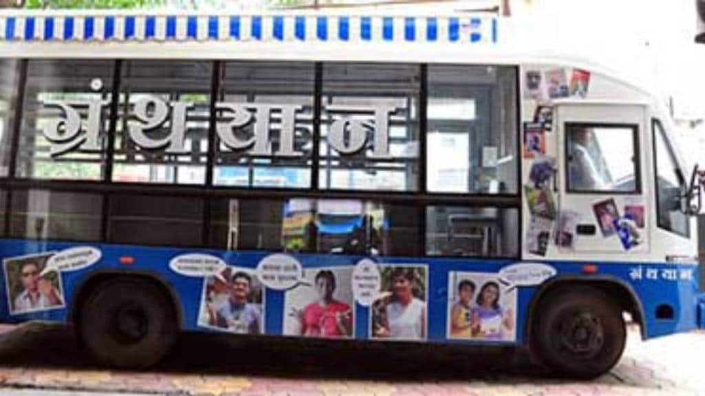 marathi Books library in bus in thane news