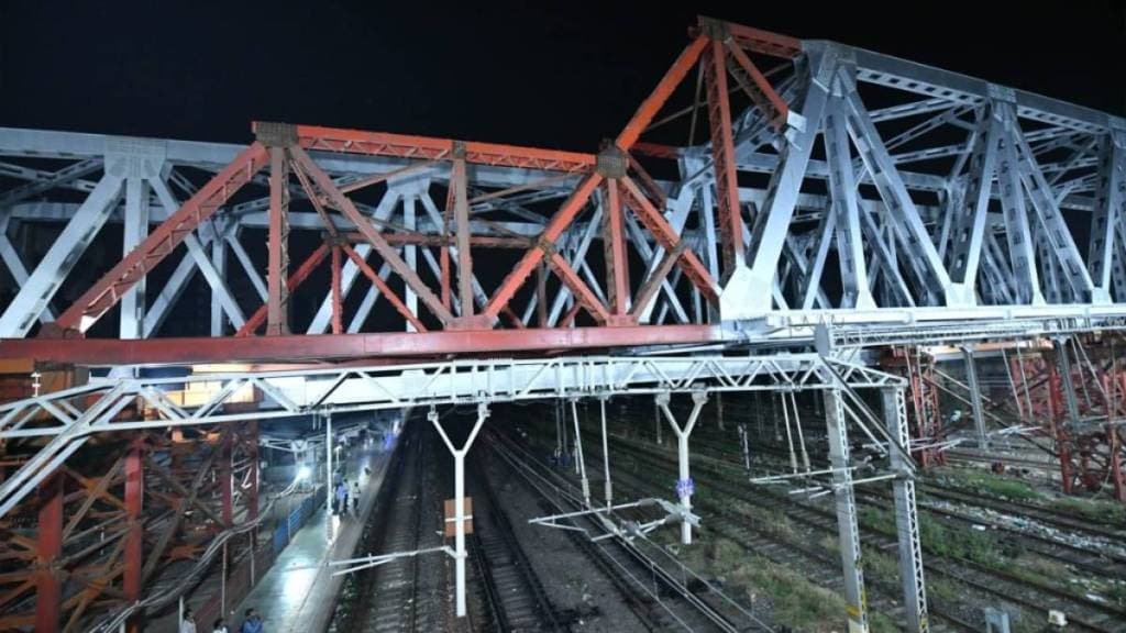 reconstruction of Bridge located between Mahim and Bandra stations successfully completed