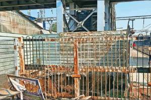 cr start work of widening the pedestrian bridge at Diva railway station