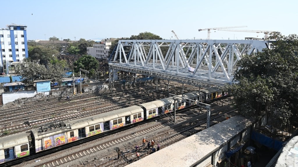 Mumbai carnac Railway Flyover marathi news