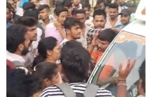 Kalyan citizens beat youths who molested a girl