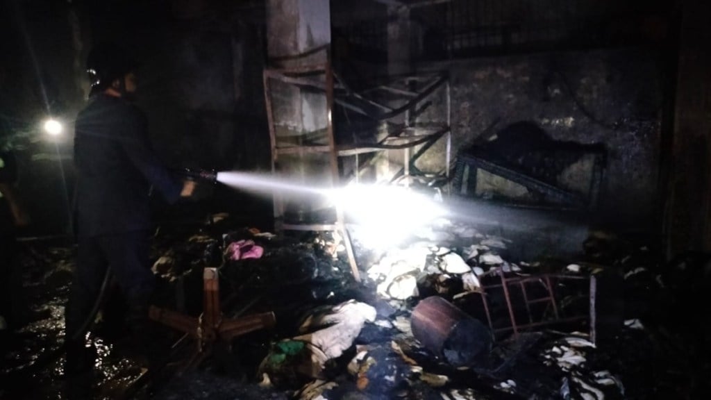 thane fire breaks out in laundry shop