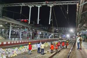 central railway mega block night local train