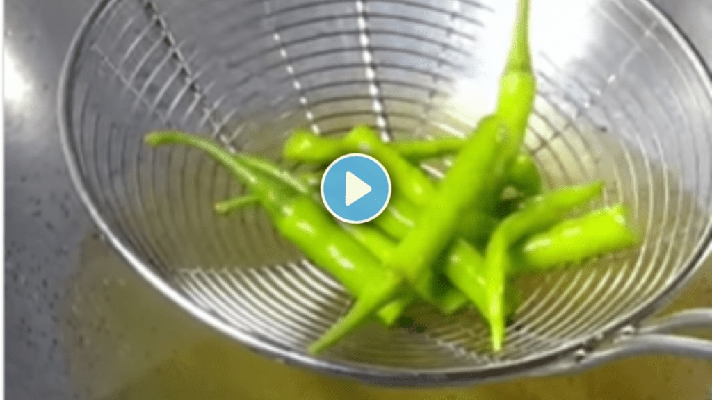 How to prevent oil splashing when frying Chillies