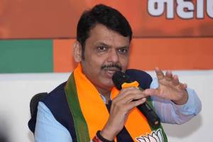 Chief Minister Devendra Fadnavis paid tribute to Narendra Chapalgaonkar Mumbai news