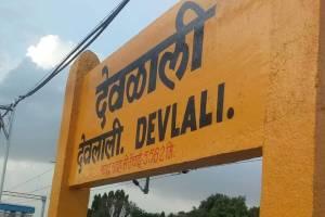 railway officials save lives of mother daughter trying to board train at deolali railway station