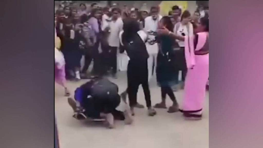 morshi ST bus stand Clash between women