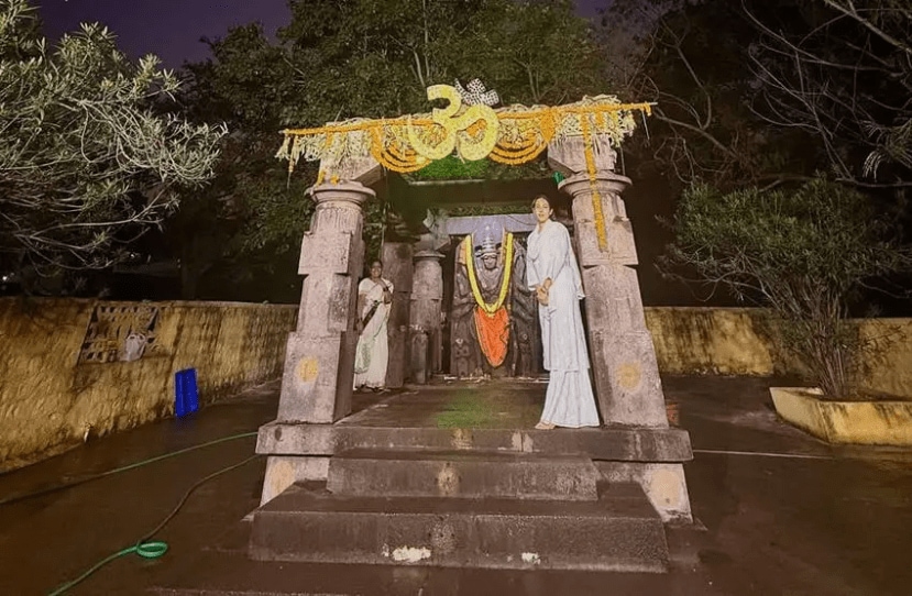 Sara Ali Khan visited Mallikarjuna Jyotirlinga, Sara Ali Khan Mallikarjuna Jyotirlinga darshan

