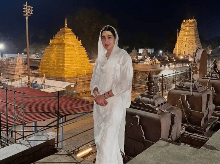 Sara Ali Khan visited Mallikarjuna Jyotirlinga, Sara Ali Khan Mallikarjuna Jyotirlinga darshan

