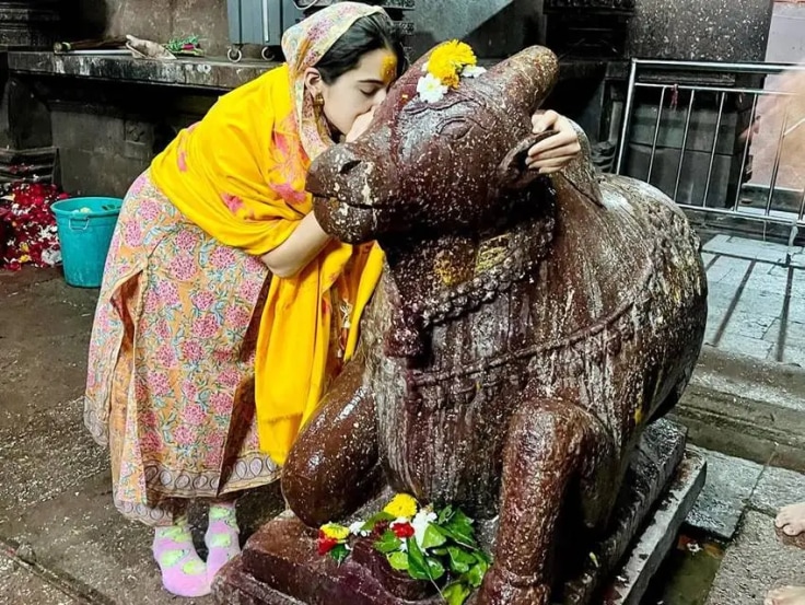 Sara Ali Khan visited Mallikarjuna Jyotirlinga, Sara Ali Khan Mallikarjuna Jyotirlinga darshan

