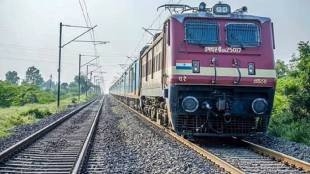 Overhead wire breakage at Aadvali disrupted Konkan Railway