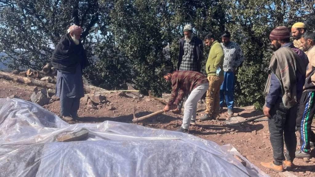 Mushtaq Ahmed digging grave of Yasmeen Akhtar, last daughter of Mohammad Aslam dying of mystery illness